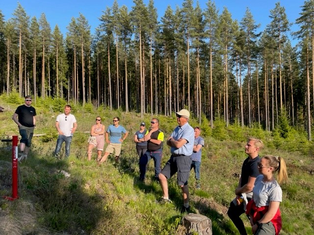 Bildet viser skogeiere på kurs i regi av Glommen Mjøsen Skog.
