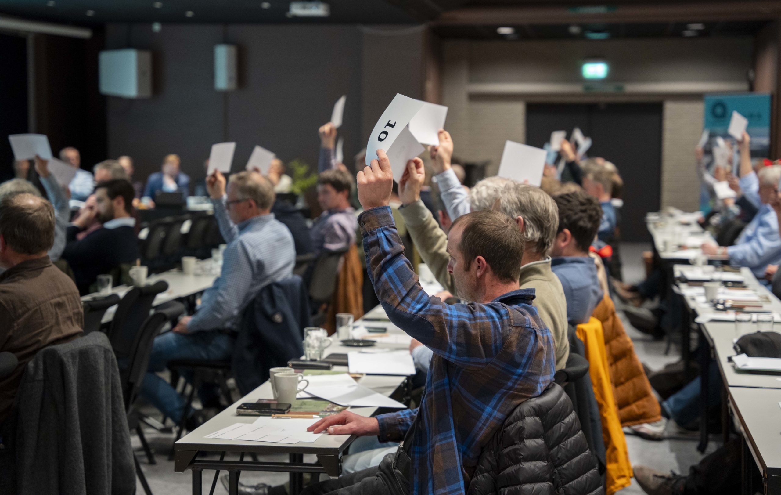 Avstemning i konferansesal