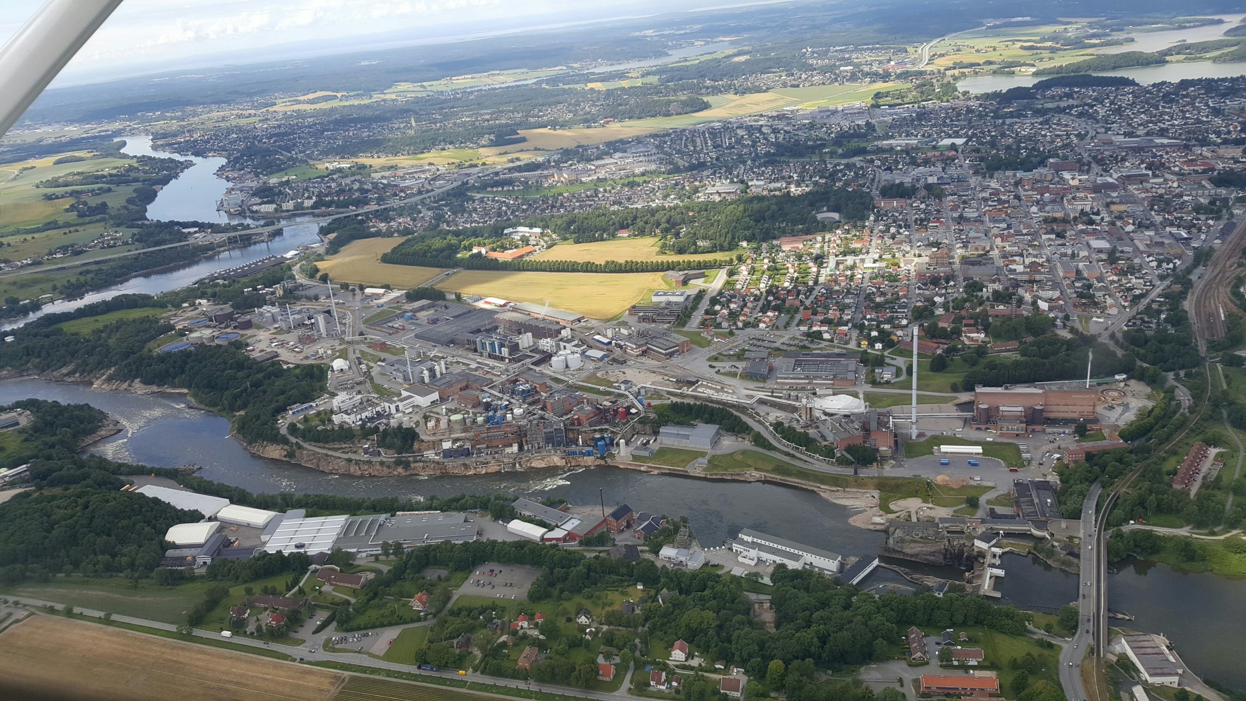 Dronefoto av Borregaard i Sarpsborg