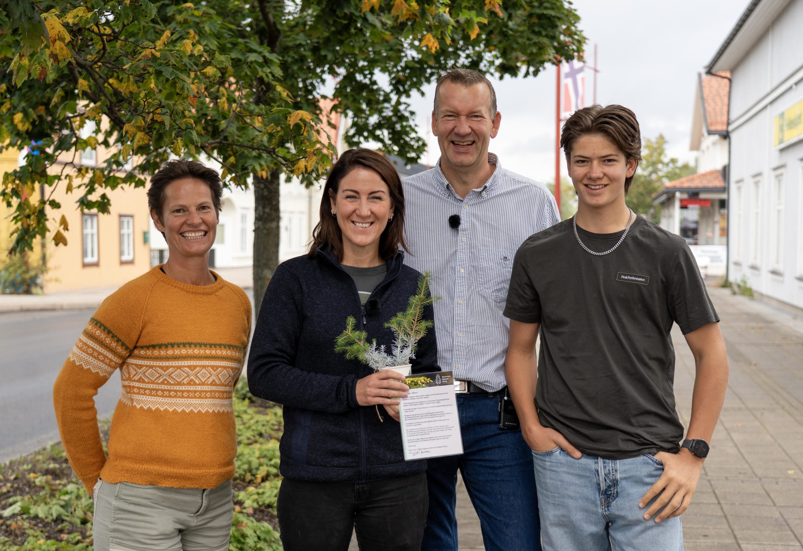Inger Johanne Børresen Aanstad, Tonje Brenna (med skogplante), Kjetil Aandstad og Lars Aandstad.