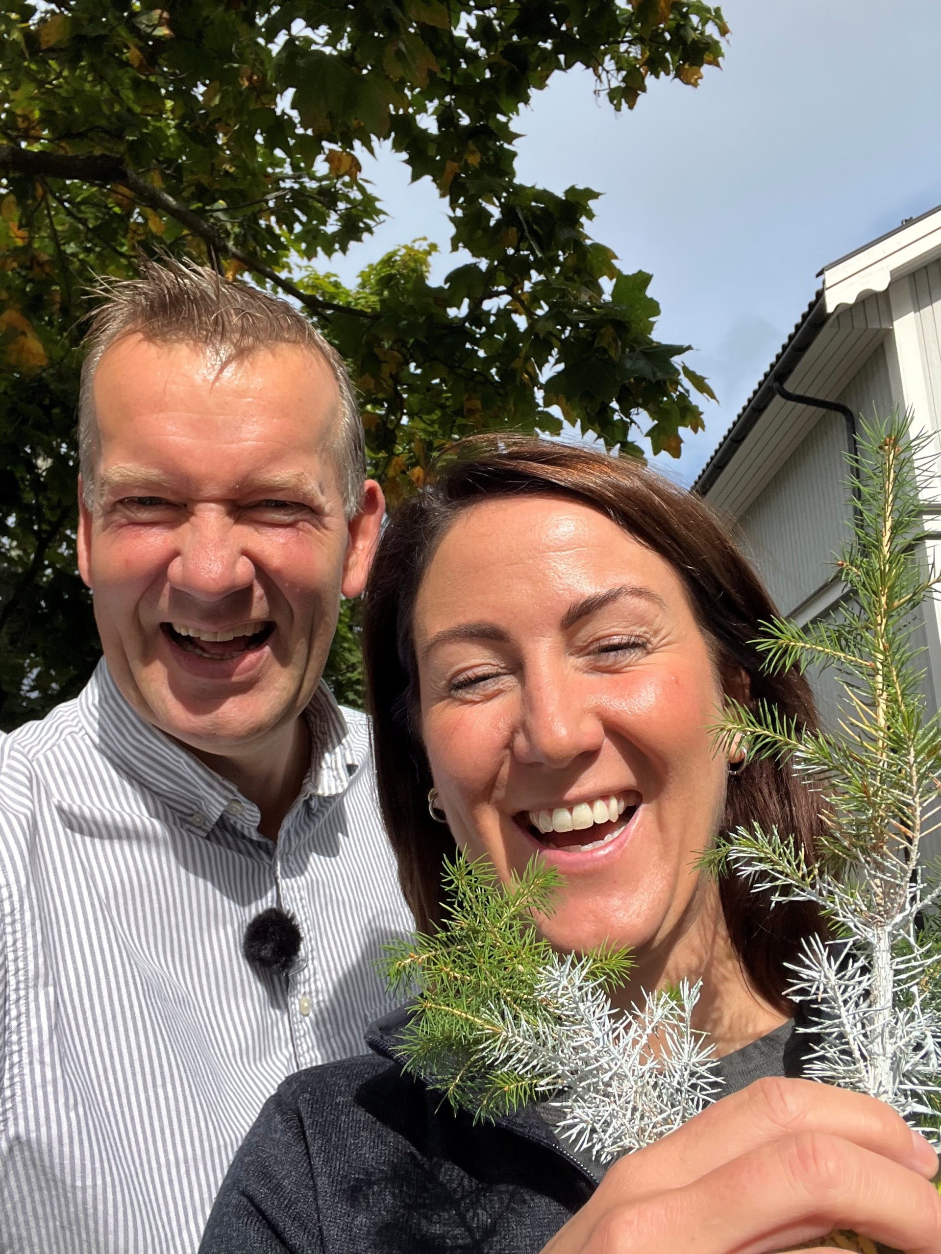 Kjetil Aandstad og Tonje Brenna med skogplante.